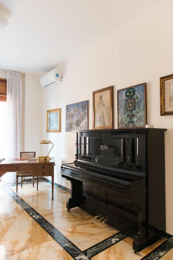 Starhost - Golden Apartments Σαλέρνο Εξωτερικό φωτογραφία