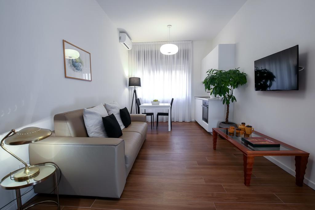 Starhost - Golden Apartments Σαλέρνο Εξωτερικό φωτογραφία